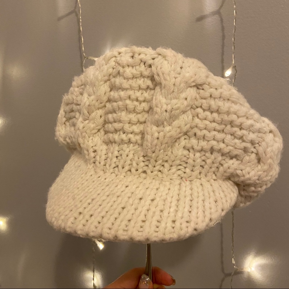Aeropostale - White Cable Knit Newsboy Hat